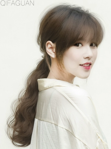 Сверхлегкий парик, хвостик на завязках, ремень, кудрявая заколка-крабик с косичкой, придает объем