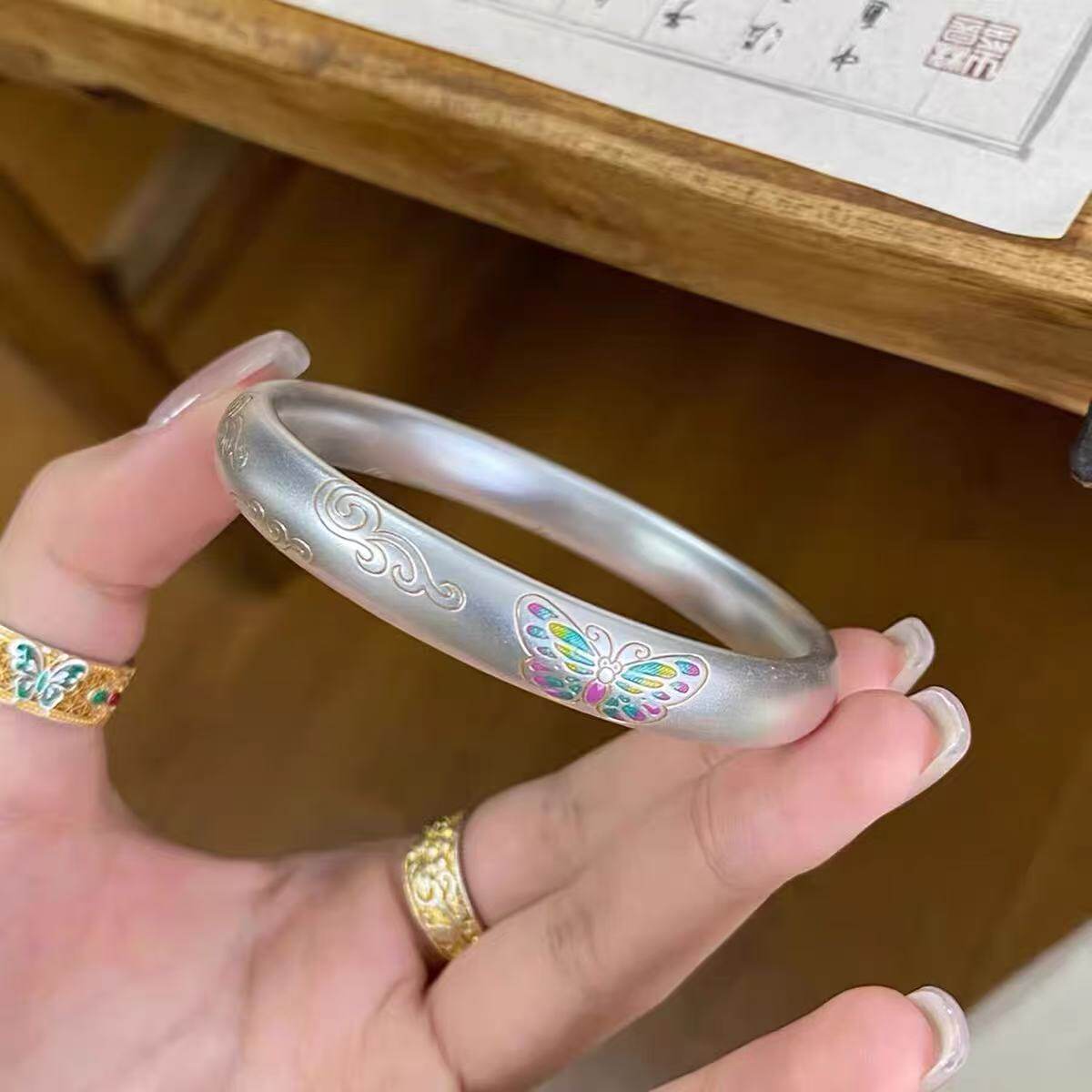 足银9999蝴蝶手镯女描金珐琅彩蝴蝶祥云轻奢高级感新中式纯银镯子