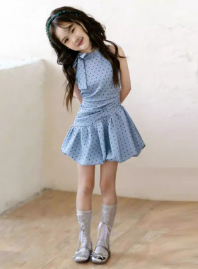 韩版女童2026夏季新款蓝色波点挂脖背心裙小女孩气质收腰花苞短裙
