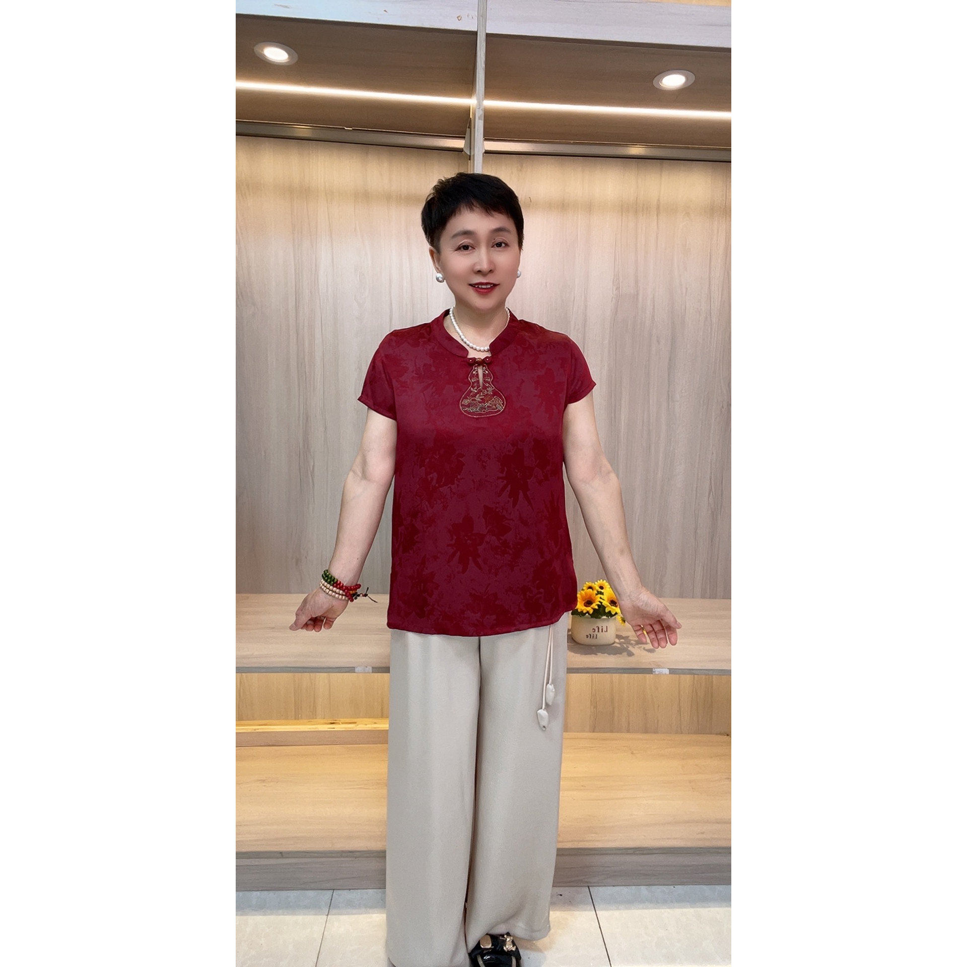 新中式中老年女装袭击薄款宽松短袖大码妈妈装刺绣立领女衫葫芦