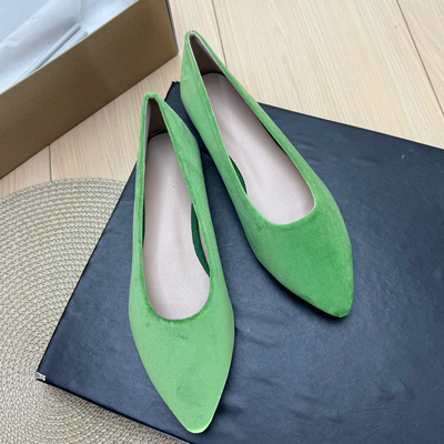 复古丝绒尖头浅口不累脚平底单鞋