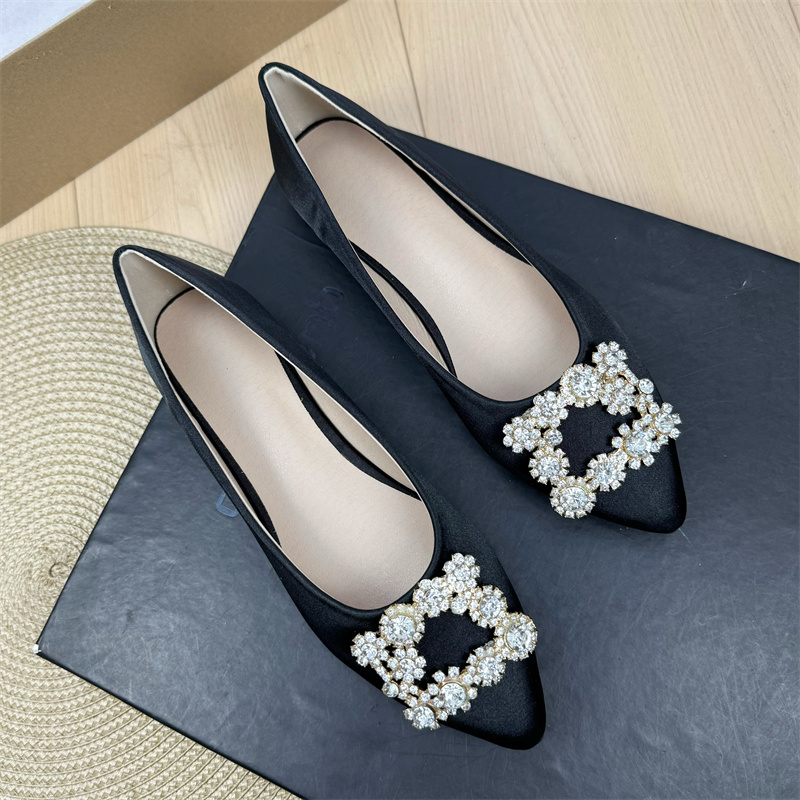 尖头浅口缎面水钻平底单鞋