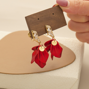 蚊香盘方形水晶吊坠红色花瓣耳钉复古优雅夸张新年配饰耳夹无耳洞