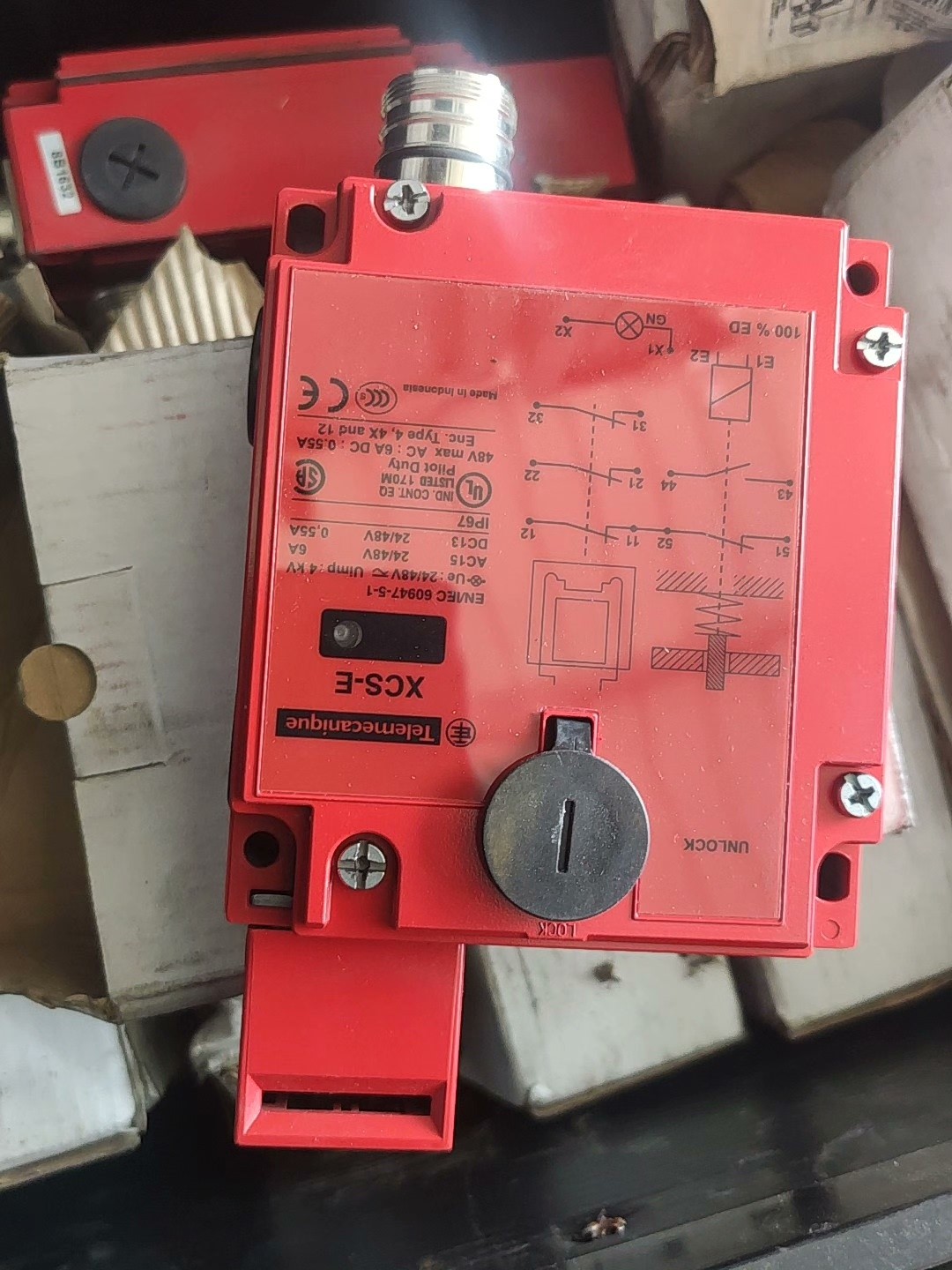 施耐德xcse8312安全门锁全新全新原装拍前请询价