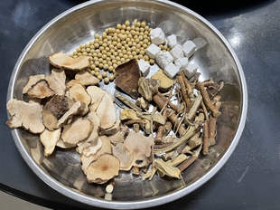 莫氏鸡煲  土茯苓五指毛桃茯苓原材料广东煲鸡药膳煲材料祛湿汤料