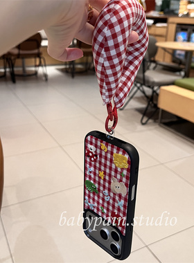 babypain ins风秋冬复古红色格纹可爱卡通刺绣小动物插画适用iPhone17promax手机壳苹果16pro腕带15pro女1413