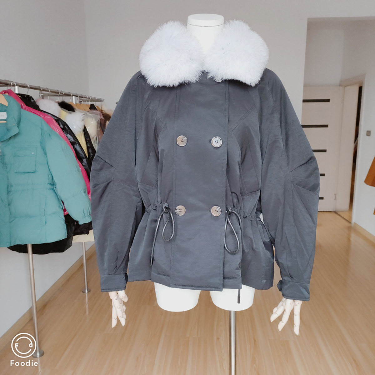 黑色短款羽绒服外套新款女装时尚大方百搭气质修身显瘦