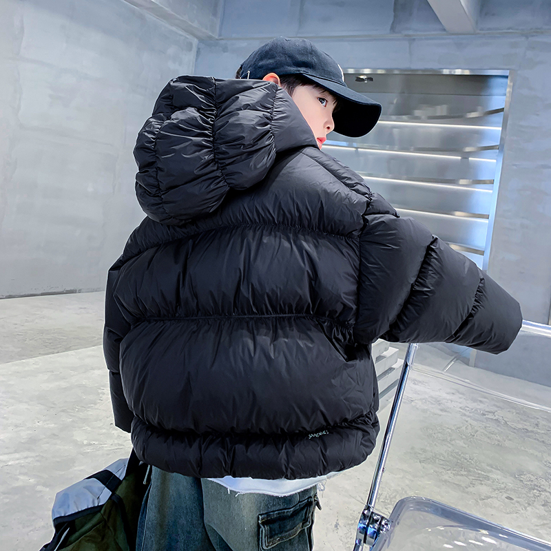 男童冬季短款黑色加厚防寒羽绒服