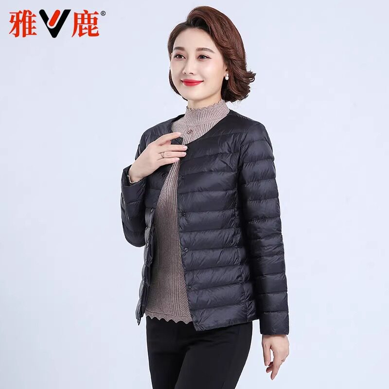 雅鹿户外轻薄羽绒服女收腰轻型冬季短款反季清仓品牌正品内胆外套怎么看?