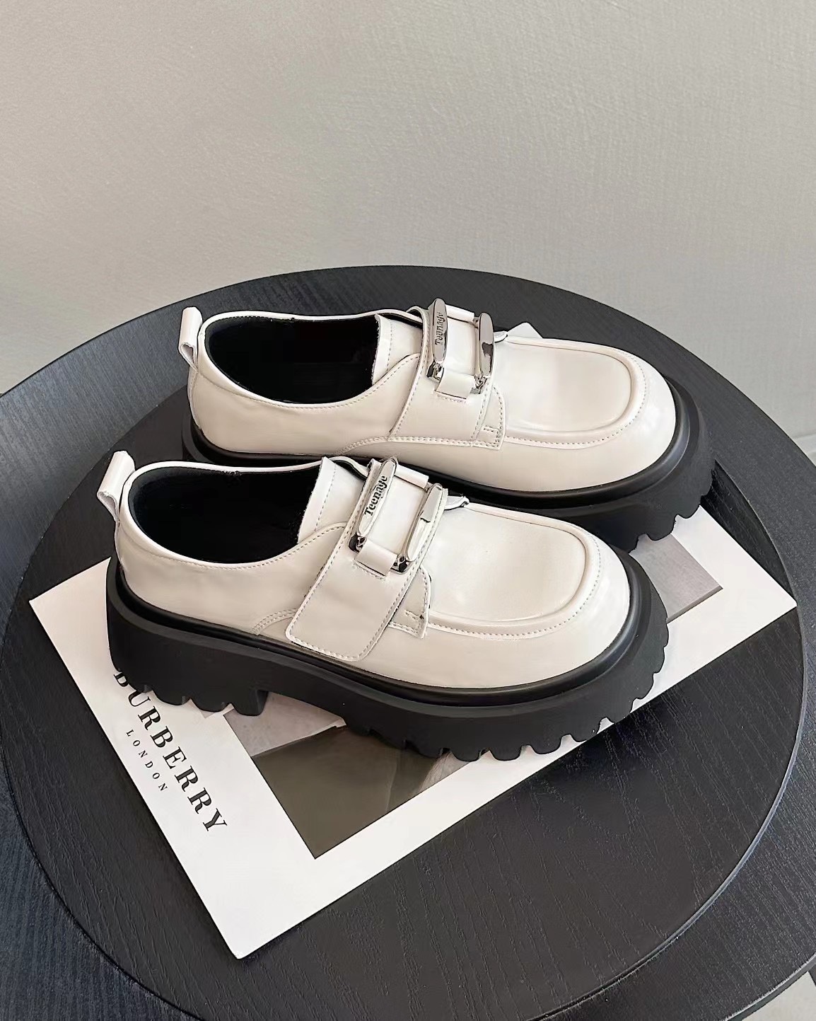 黑色厚底小皮鞋女2023新款春季法式复古单鞋百搭英伦风增高乐福鞋