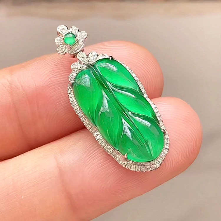 纯18k金镶天然钻石翡翠冰种满色阳绿翡翠叶子吊坠 玉挂件带证书