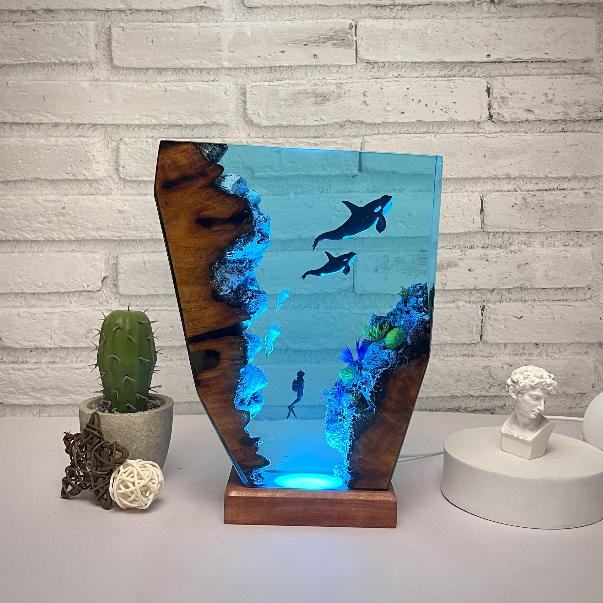 海底世界景观溶洞虎鲸鱼母子和潜水员水母珊瑚礁小夜灯床头灯摆件