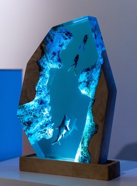 海底世界景观溶洞巨齿鲨鱼情侣潜水员小夜灯床头灯氛围灯摆件礼物