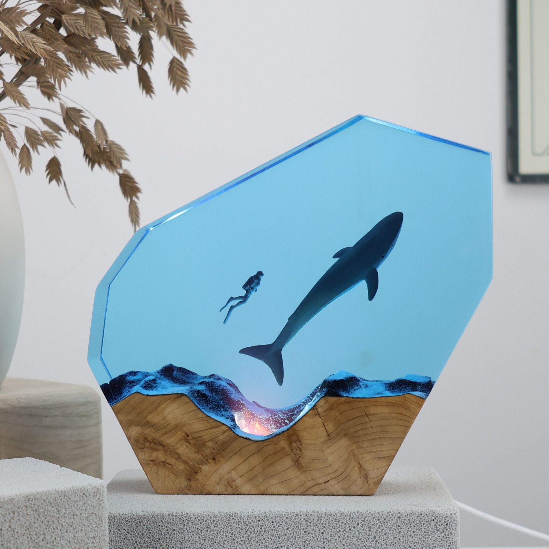 实木树脂海底世界蓝鲸魔鬼鱼虎鲸鱼潜水员小夜灯床头灯氛围灯摆件