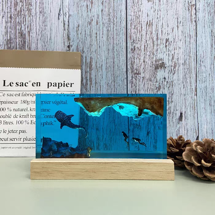 实木树脂海底世界景观溶洞鲸鲨鱼潜水员小夜灯床头灯氛围灯摆件