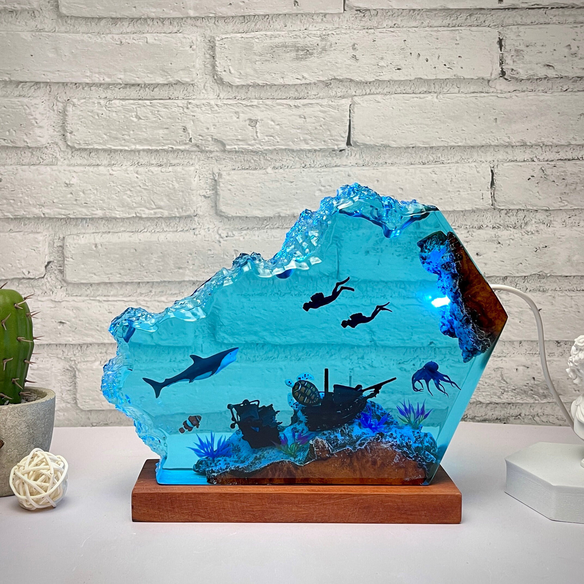 实木树脂海底世界景观大白鲨潜水员沉船章鱼海龟小夜灯摆件礼物