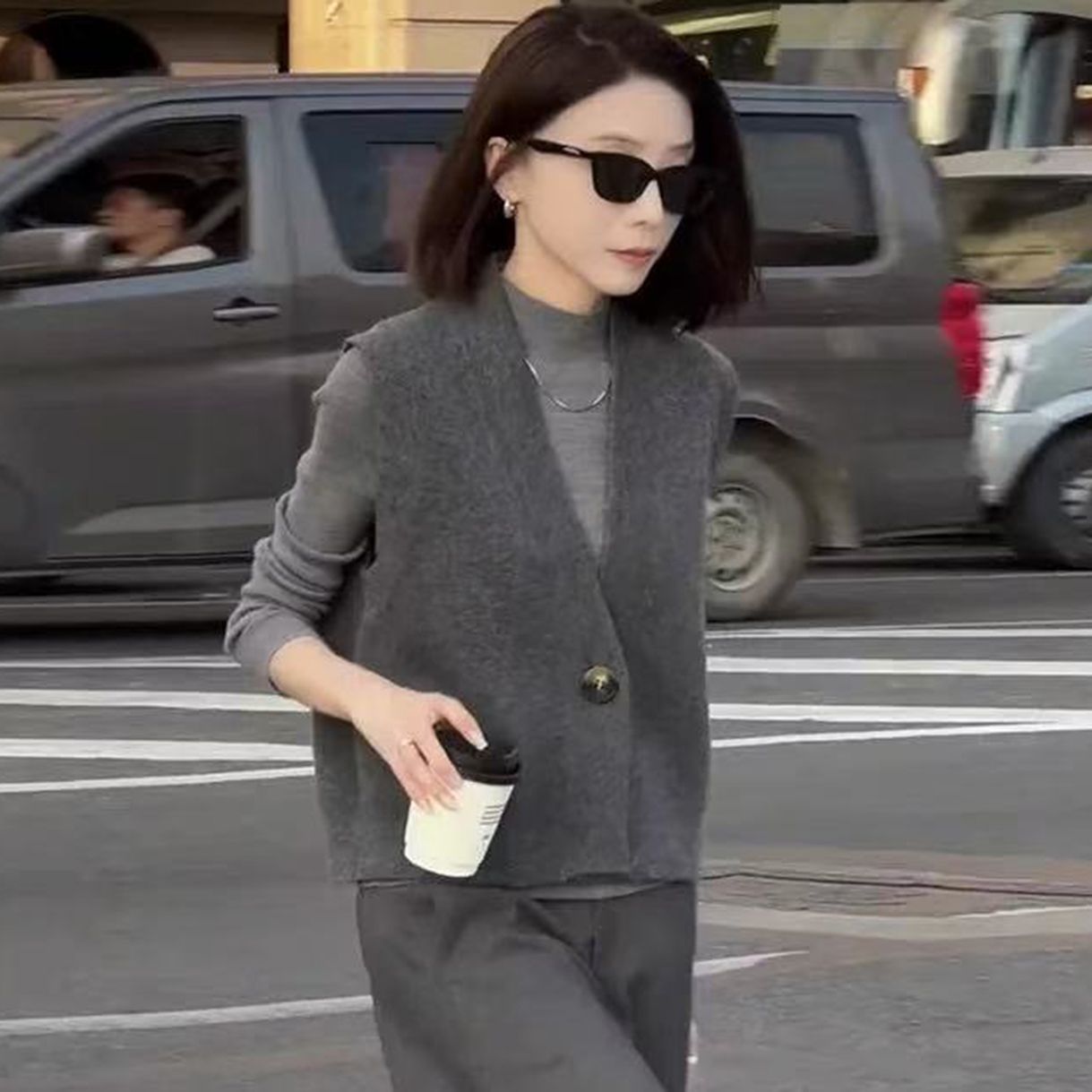 针织马甲气质御姐高级v领无袖英伦风外搭灰色女神时尚洋气休闲
