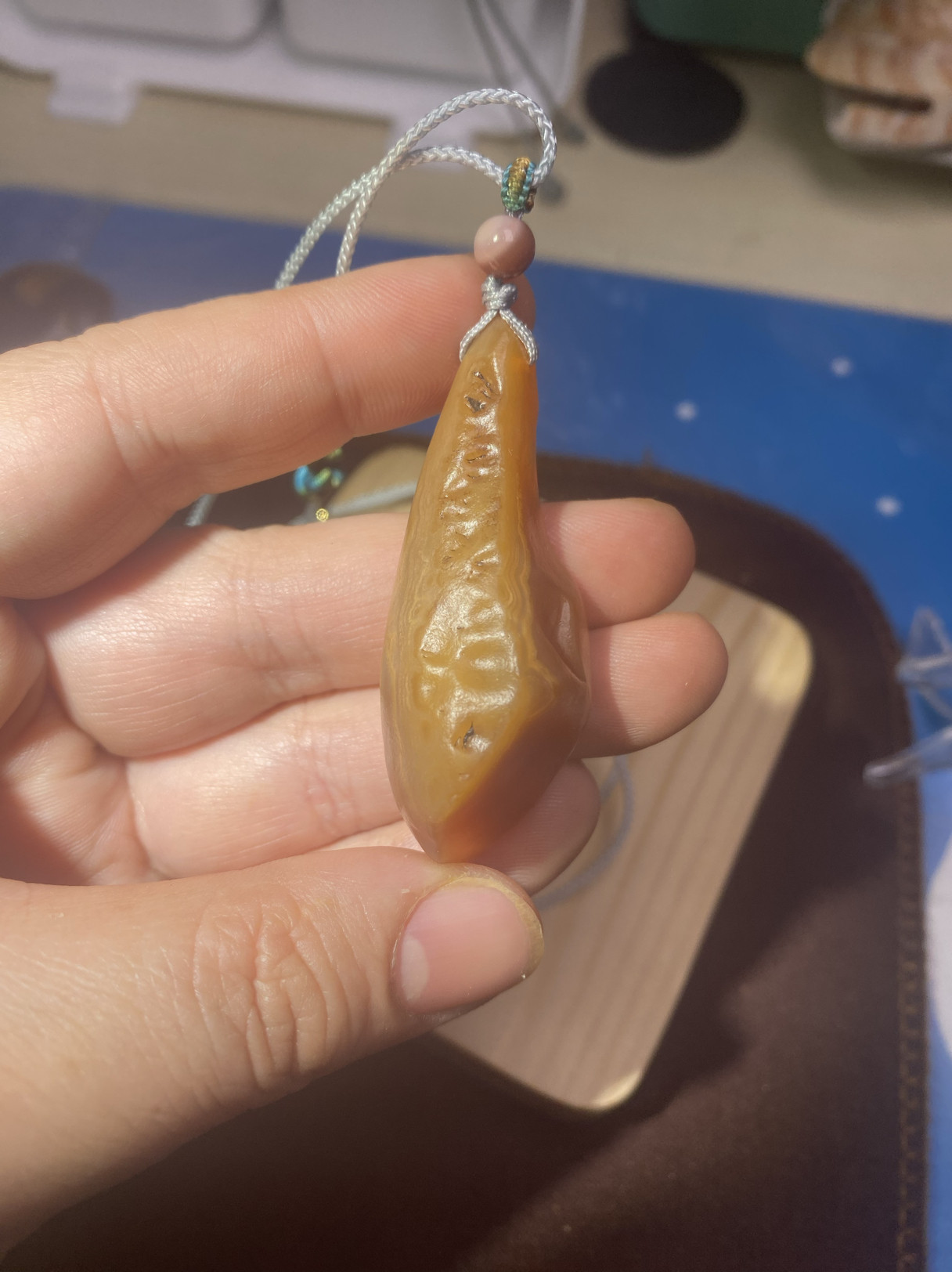 银根沙漠漆色小坠子 阿拉善戈壁颈饰