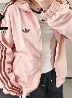 阿迪达斯Adidas三叶草26年春季男女立领梭织足球风运动外套KQ9497