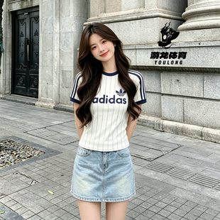 阿迪达斯Adidas三叶草26夏季女子修身运动休闲圆领短袖T恤 JC7705
