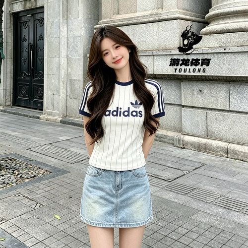 阿迪达斯三叶草女修身短袖T恤