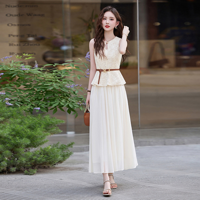 无袖刺绣马甲上衣搭配一整套装女