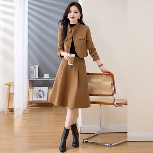 轻熟风连衣裙搭配整套女小个子2026秋冬季新款休闲时髦毛呢两件套