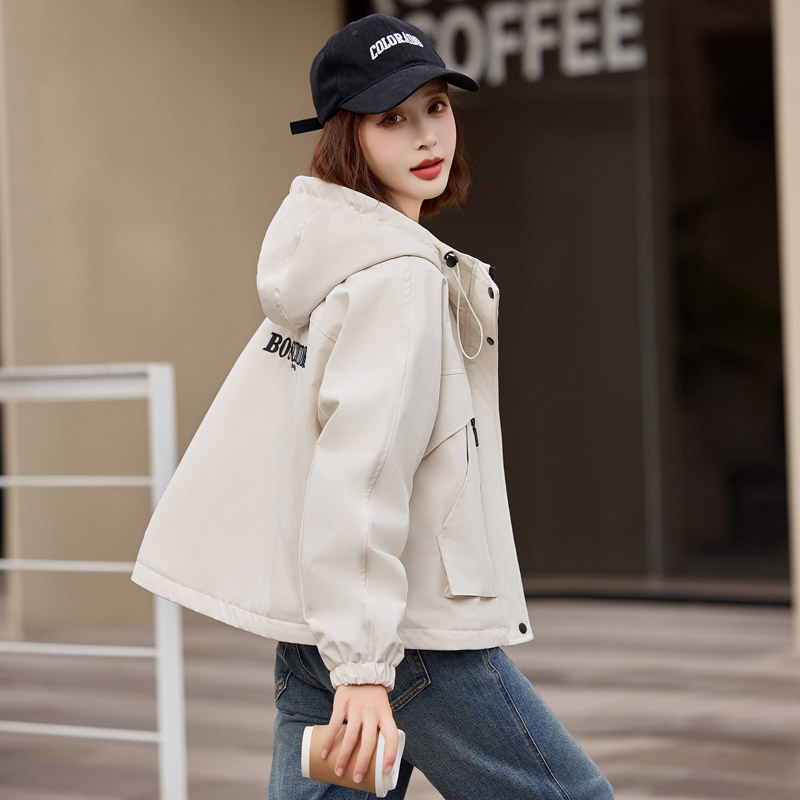 米白色加绒加厚刺绣外套女