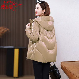 中老年妈妈装 新款 宽松白鸭绒连帽外套 冬季 亮面加厚保暖羽绒服女款