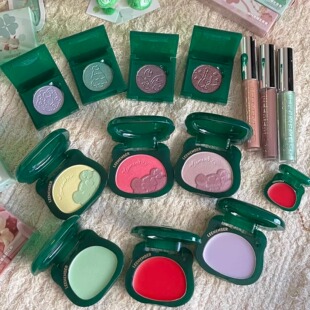 圣诞四叶草系列荔萌眼影单色小熊水光膏腮红膏缎光腮红粉唇蜜限定