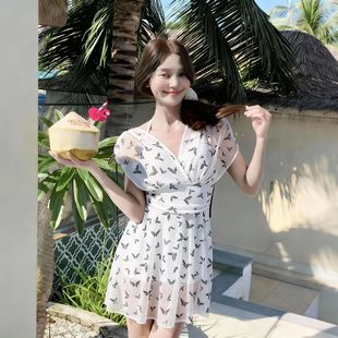 新款 挂脖V领印花保守显瘦沙滩温泉度假泳衣女 女士连体裙式