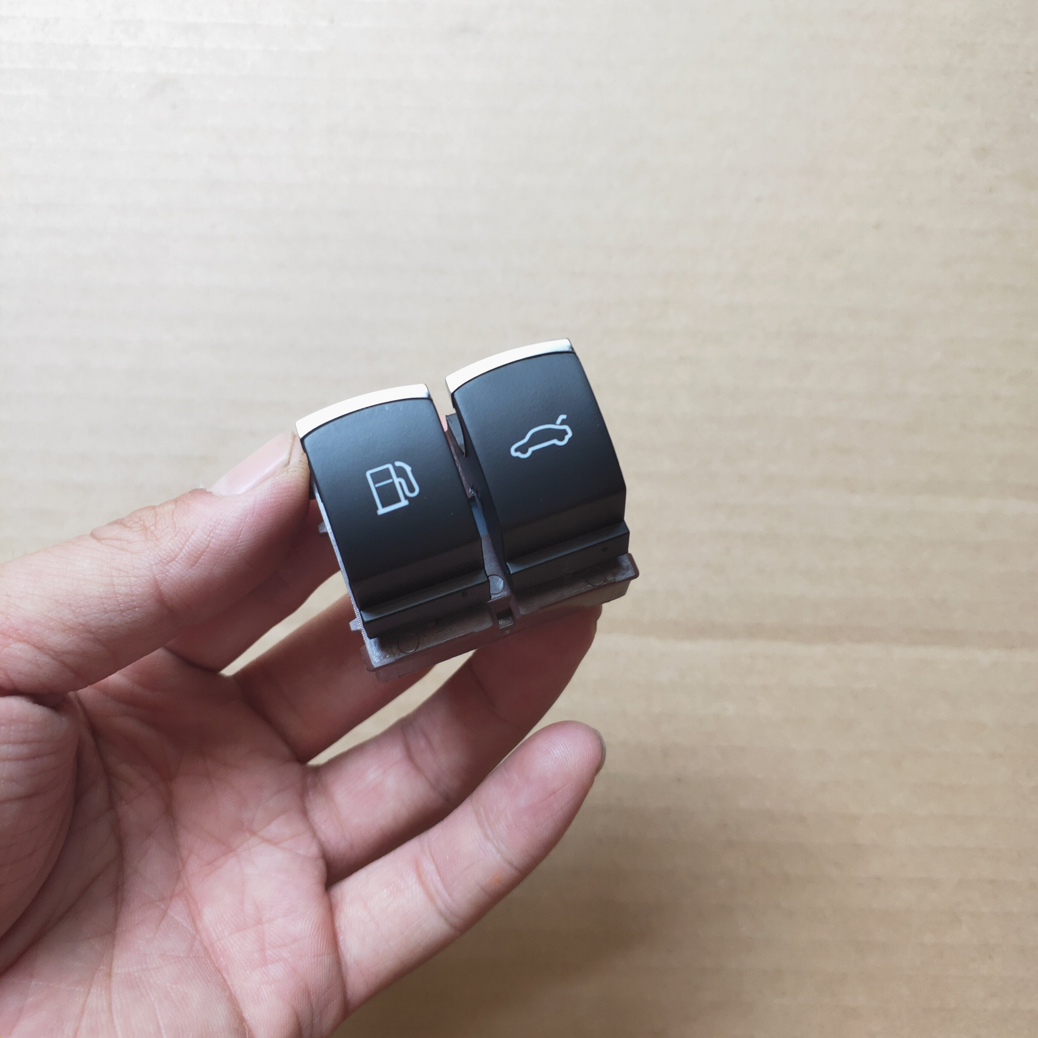 适用大众老款迈腾CC后备箱开关油箱开关