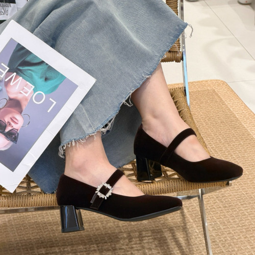 6cm丝绒高跟单鞋女2026年秋季新款复古显瘦浅口时尚方头休闲单鞋