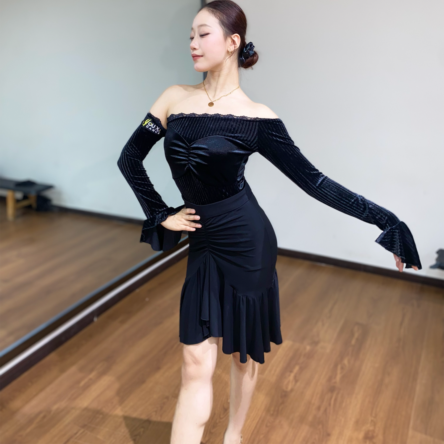 拉丁舞服成人女秋冬单上衣练功服