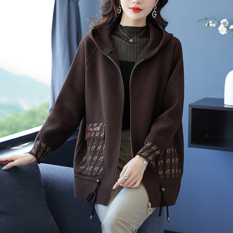 加肥加大码新款毛呢中年女装洋气外套秋冬胖妈妈宽松连帽羊绒大衣