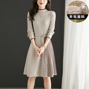秋冬配大衣针织羊毛连衣裙女装中长款大码宽松百褶打底高级毛衣裙
