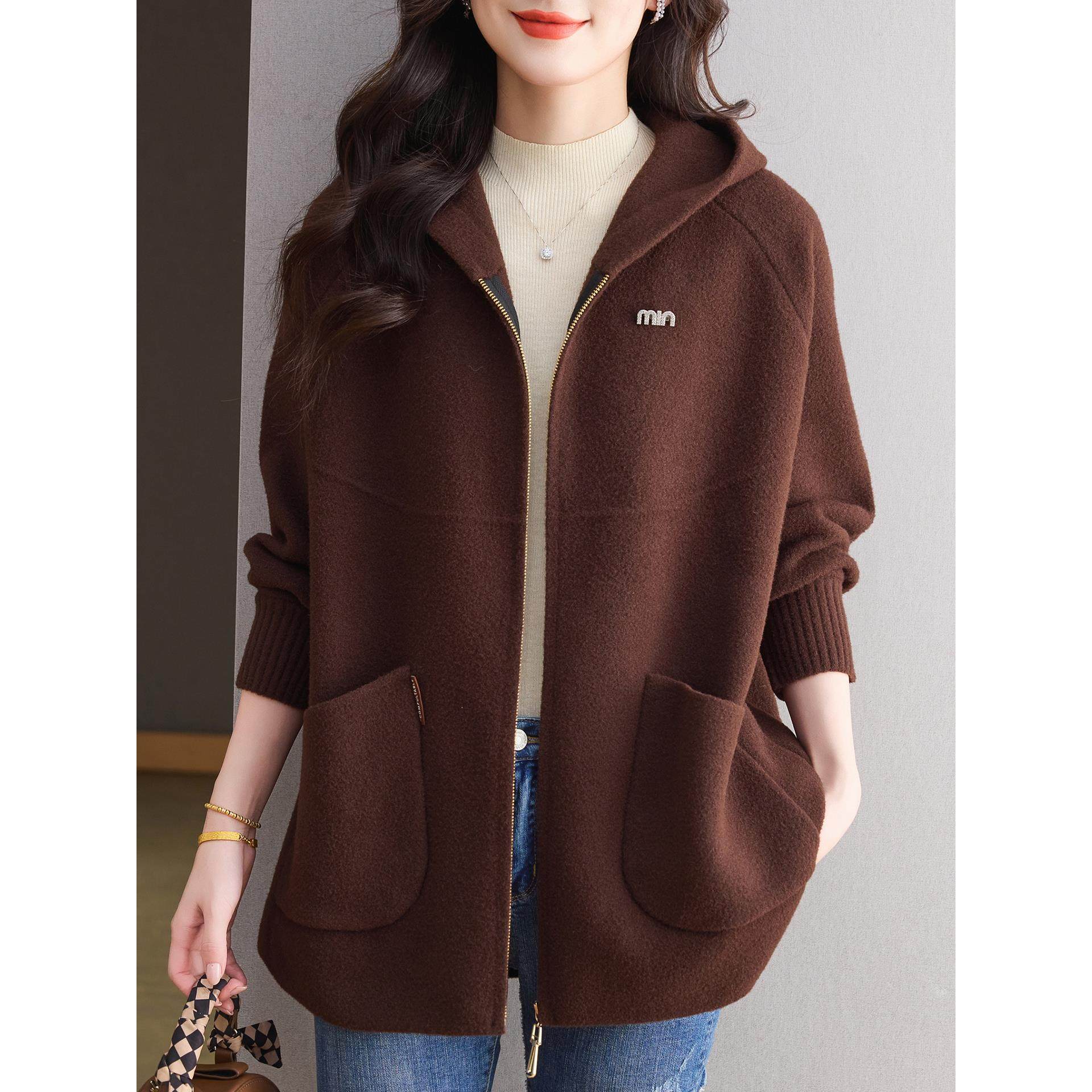 新款妈妈外套宽松大码200斤洋气百搭双面绒女大衣休闲连帽秋冬款