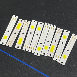 大约十片价 铝基板LED灯 单片10瓦左右 9V左右驱动电压 两三个款