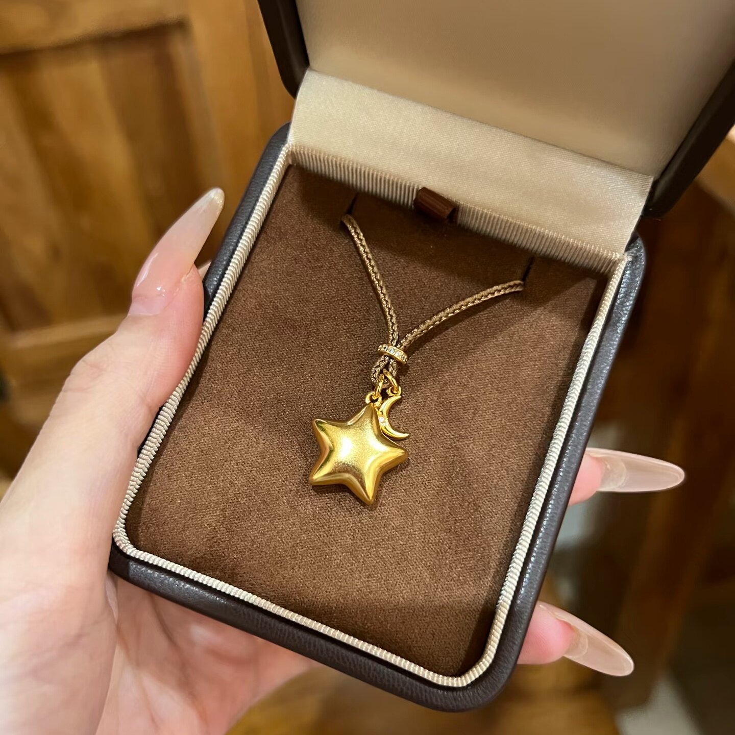 卡纯诗金店同款沙金仿真金幸运星项链女款轻奢高级感锁骨链送女友图片