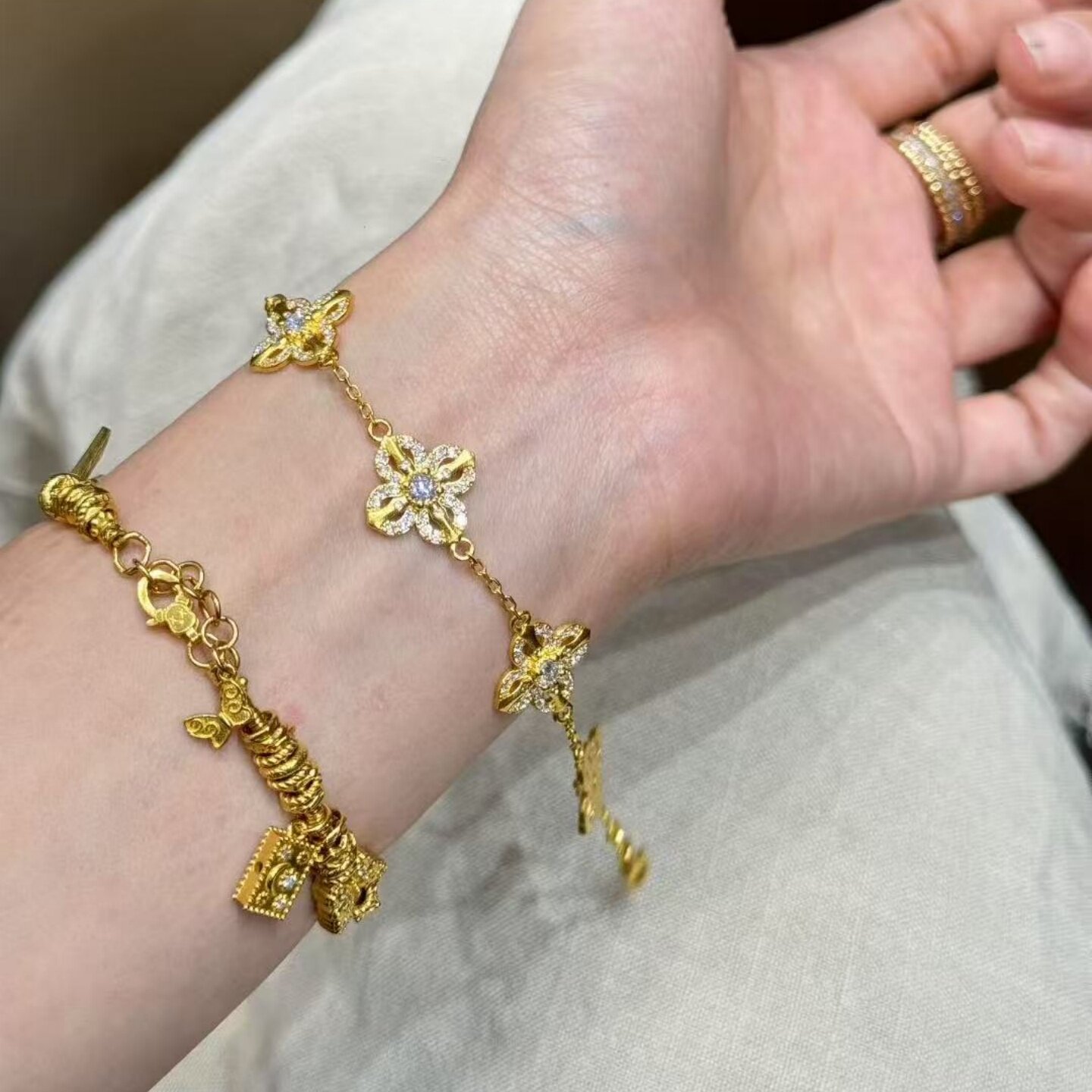 金店同款沙金四叶草金刚杵手链女高级感手饰黄金色新款时尚女士