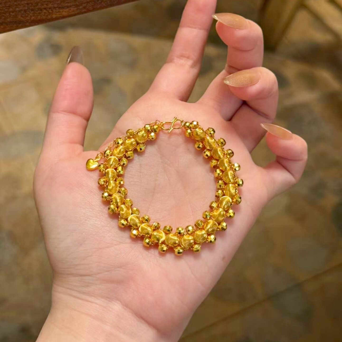 金店同款沙金女高级感手饰黄金色时尚女士手作蹦迪珠猫眼手链热卖