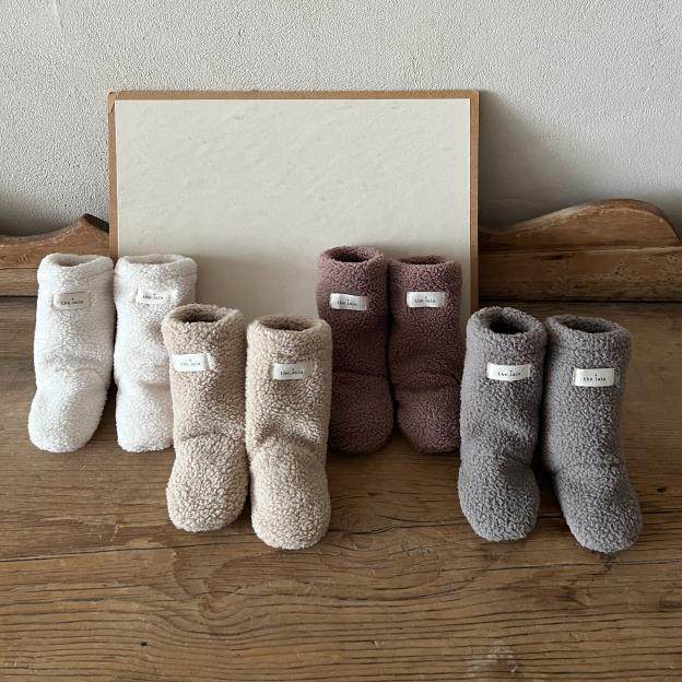 哦哦乐韩国童装现货韩国进口婴幼儿毛绒袜套男女宝宝冬季保暖珊瑚