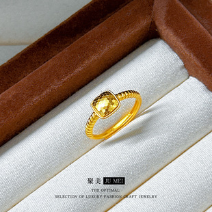 2026轻奢黄金色爆闪龙鳞小方糖指环女款沙金精致麻花方形素圈戒指