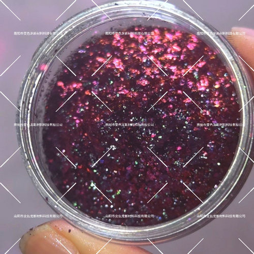 供应黑变红变色龙云锦粉喷涂工艺品用变色龙粗片1g