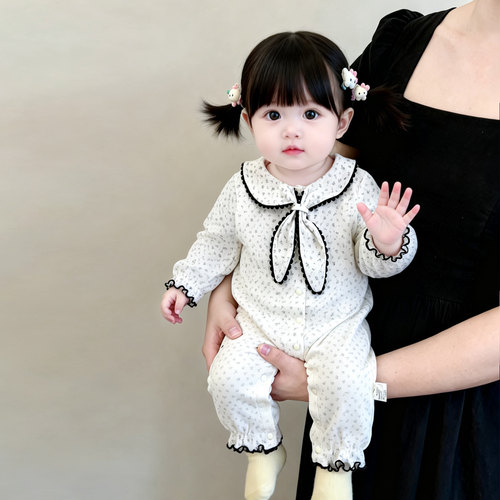 宝宝碎花领子连体衣爬服