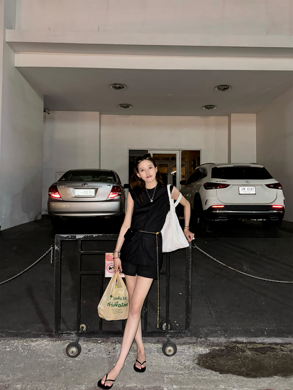 立体剪裁显瘦百搭气质无袖上衣