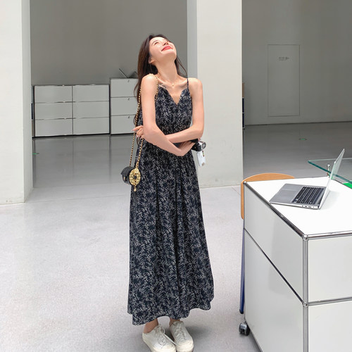 巨好看的吊带连衣裙女2026新款