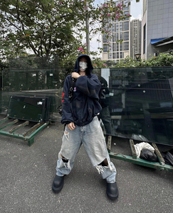 现货  设计师风格 24F夏季水洗刀割双膝破洞大破坏宽松直筒牛仔裤