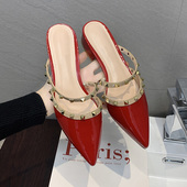 新款 女士外穿尖头粗跟包头凉鞋 女中跟时尚 2026春季 铆钉气质半拖鞋