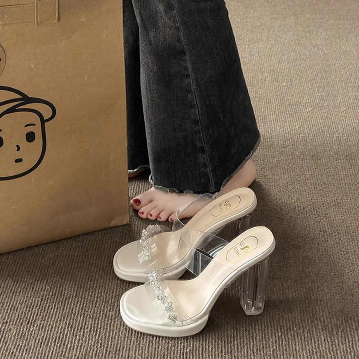 透明水钻凉鞋女夏季2026新款外穿粗跟高跟仙女一字带绝美水晶拖鞋